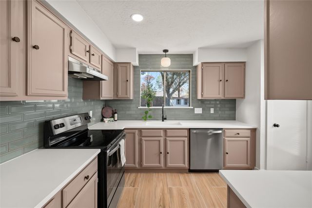 303 Knoll Forest Drive, League City, TX 77573