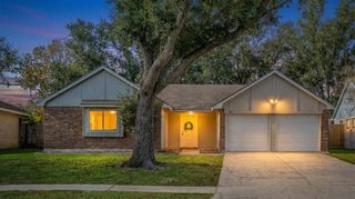 303 Knoll Forest Drive, League City, TX 77573