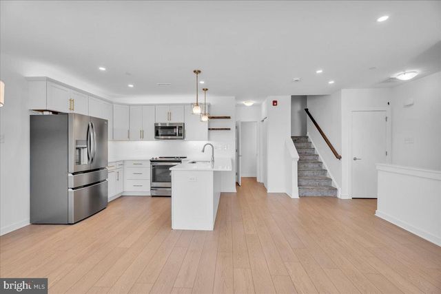 904 RIVERPLACE DR, Conshohocken, PA 19428
