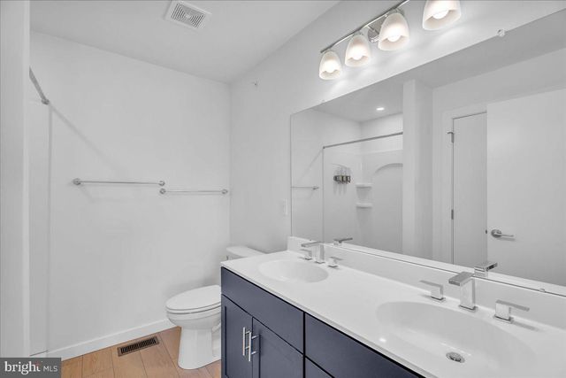 904 RIVERPLACE DR, Conshohocken, PA 19428