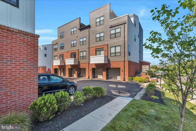 904 RIVERPLACE DR, Conshohocken, PA 19428