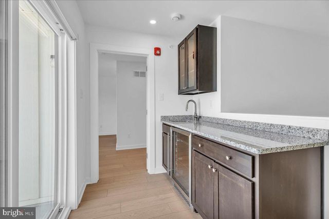 904 RIVERPLACE DR, Conshohocken, PA 19428