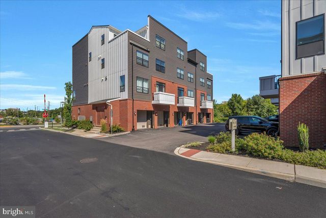 904 RIVERPLACE DR, Conshohocken, PA 19428