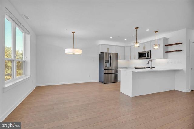 904 RIVERPLACE DR, Conshohocken, PA 19428