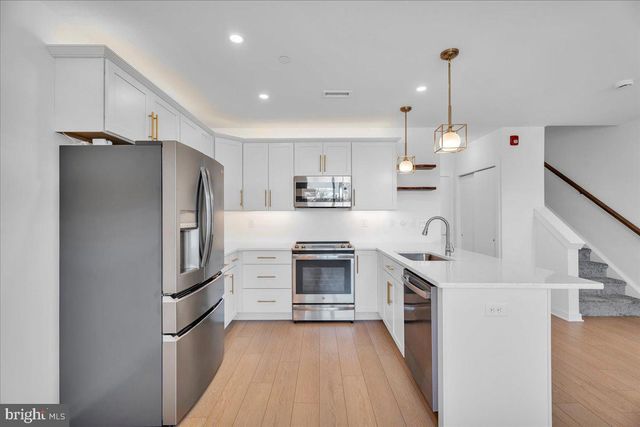 904 RIVERPLACE DR, Conshohocken, PA 19428