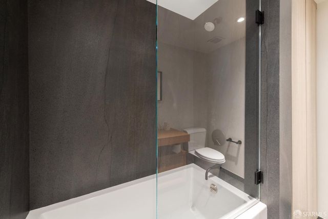 1998 Broadway Street 805, San Francisco, CA 94109
