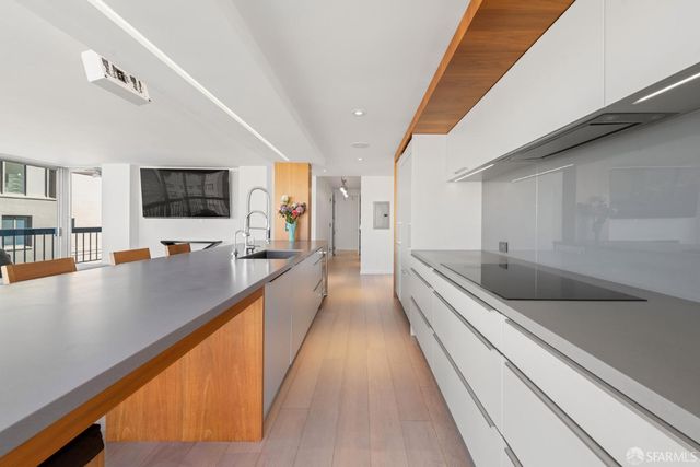 1998 Broadway Street 805, San Francisco, CA 94109