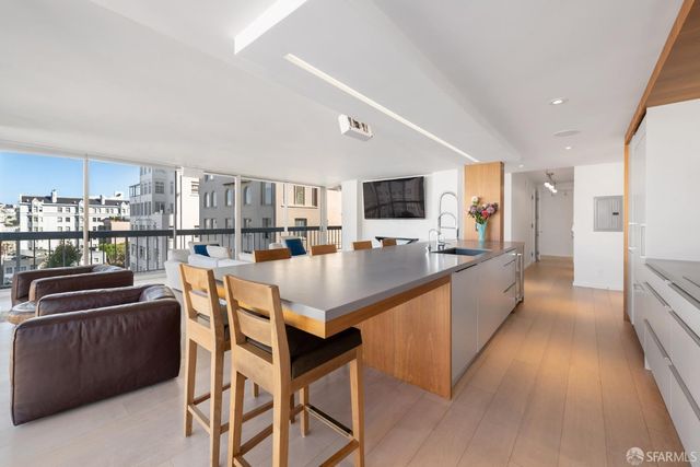 1998 Broadway Street 805, San Francisco, CA 94109