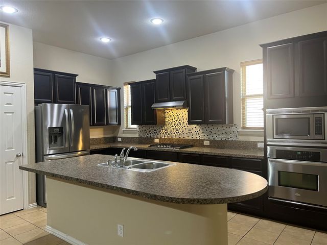 5104 Kestrel Drive, Mesquite, TX 75181