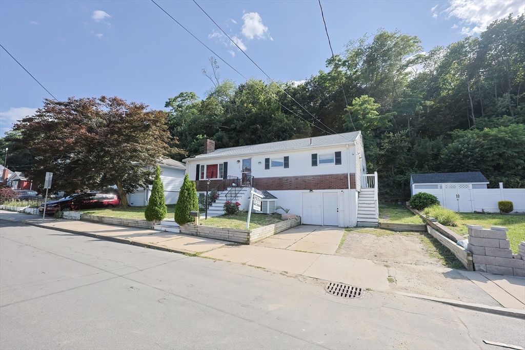 124 Cook Ave, Chelsea, MA 02150