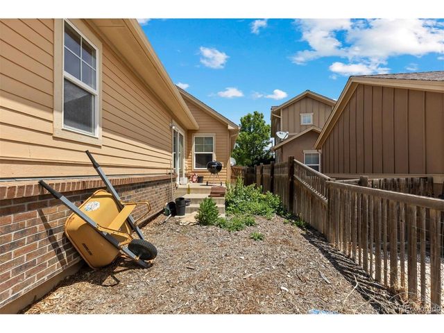 23317 E Saratoga Cir, Aurora, CO 80016