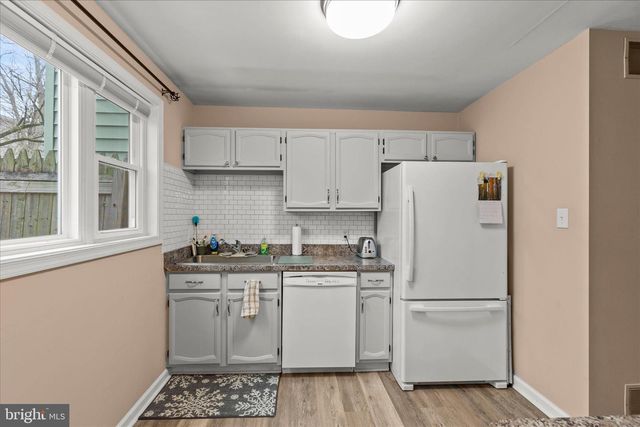 6 PERSIAN LILAC DR, Etters, PA 17319