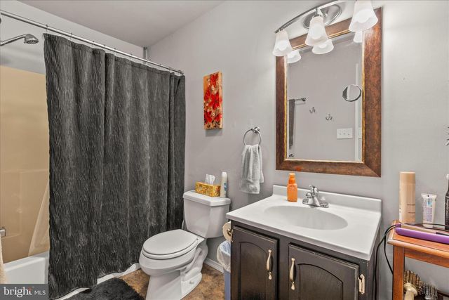 6 PERSIAN LILAC DR, Etters, PA 17319