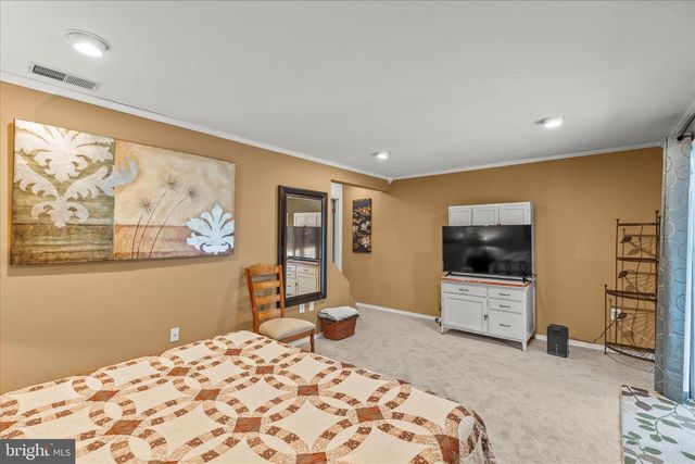 6 PERSIAN LILAC DR, Etters, PA 17319