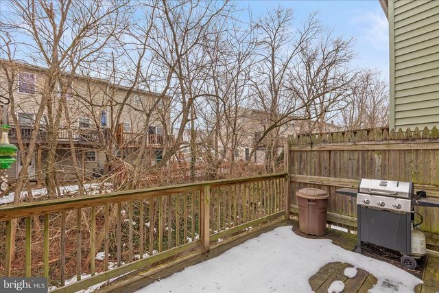 6 PERSIAN LILAC DR, Etters, PA 17319