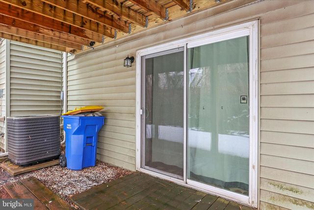 6 PERSIAN LILAC DR, Etters, PA 17319