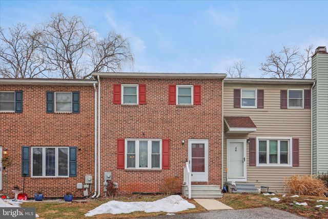 6 PERSIAN LILAC DR, Etters, PA 17319