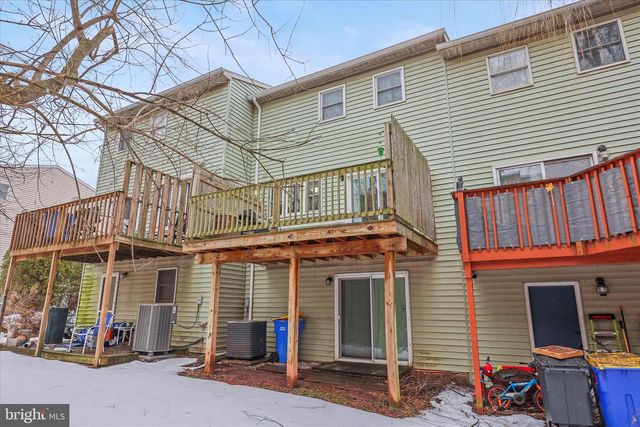 6 PERSIAN LILAC DR, Etters, PA 17319