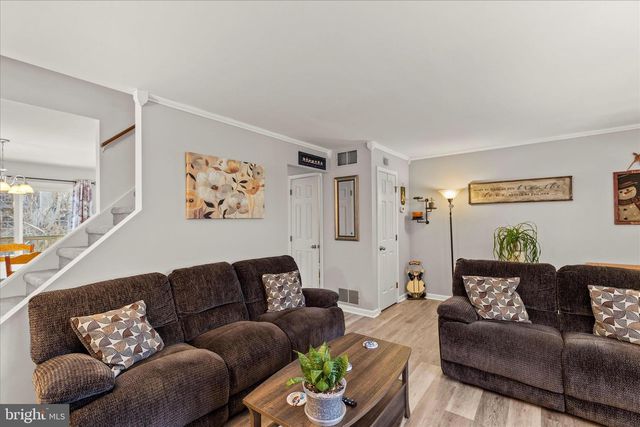 6 PERSIAN LILAC DR, Etters, PA 17319