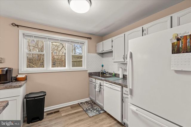 6 PERSIAN LILAC DR, Etters, PA 17319