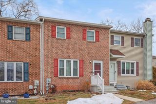 6 PERSIAN LILAC DR, Etters, PA 17319