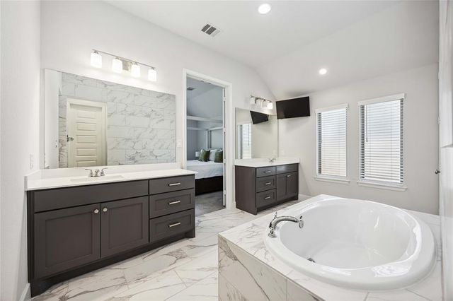 5615 Water Lilies Drive, Manvel, TX 77578
