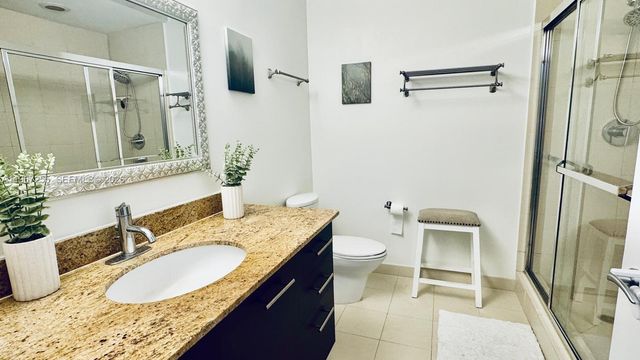 3029 NE 188th St 902, Aventura, FL 33180