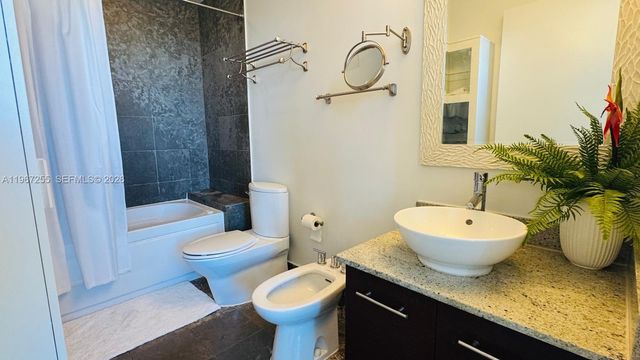 3029 NE 188th St 902, Aventura, FL 33180