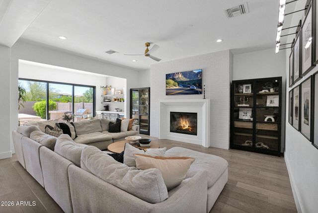 9959 E EDGESTONE Drive, Scottsdale, AZ 85255