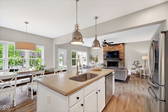 13714 Heatherfield Drive W, Fishers, IN 46038
