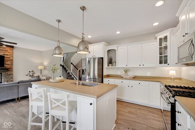 13714 Heatherfield Drive W, Fishers, IN 46038