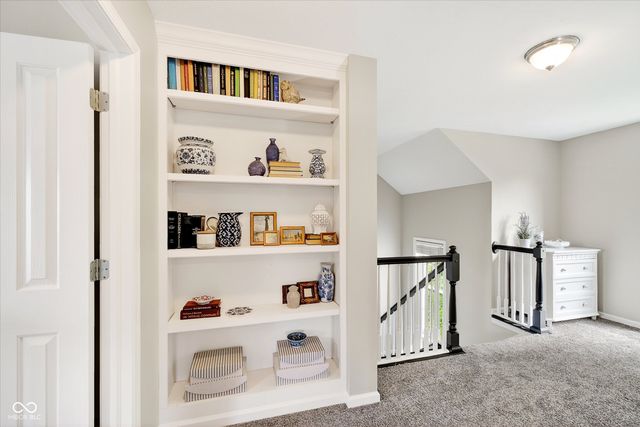 13714 Heatherfield Drive W, Fishers, IN 46038