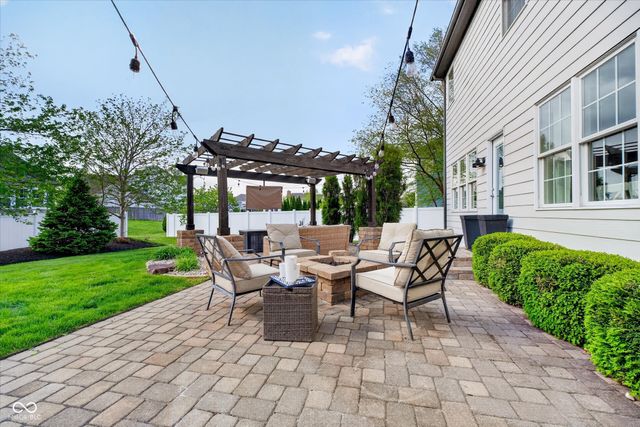 13714 Heatherfield Drive W, Fishers, IN 46038