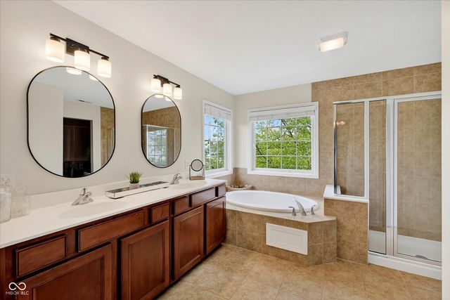 13714 Heatherfield Drive W, Fishers, IN 46038