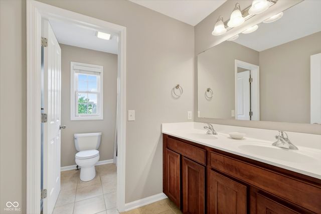13714 Heatherfield Drive W, Fishers, IN 46038