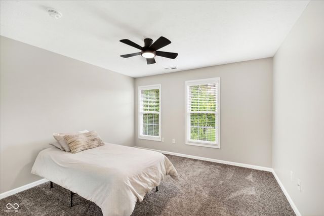 13714 Heatherfield Drive W, Fishers, IN 46038