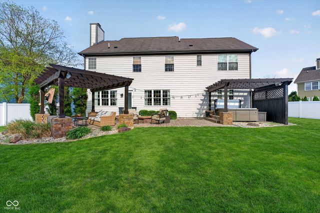 13714 Heatherfield Drive W, Fishers, IN 46038