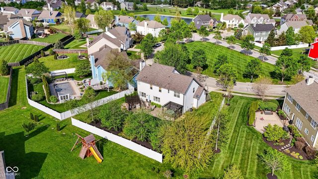 13714 Heatherfield Drive W, Fishers, IN 46038