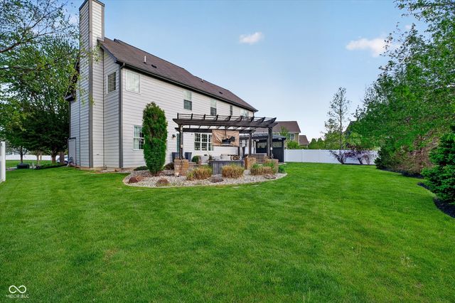 13714 Heatherfield Drive W, Fishers, IN 46038
