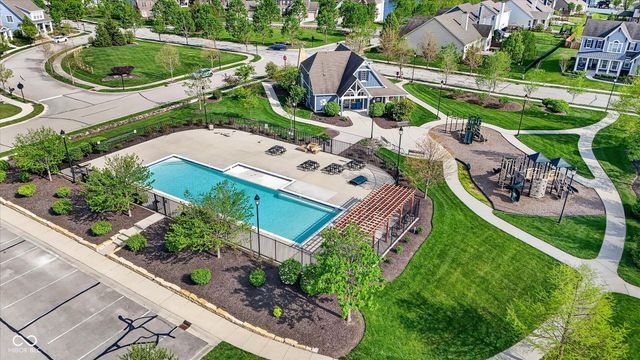 13714 Heatherfield Drive W, Fishers, IN 46038