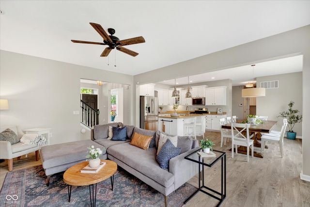 13714 Heatherfield Drive W, Fishers, IN 46038