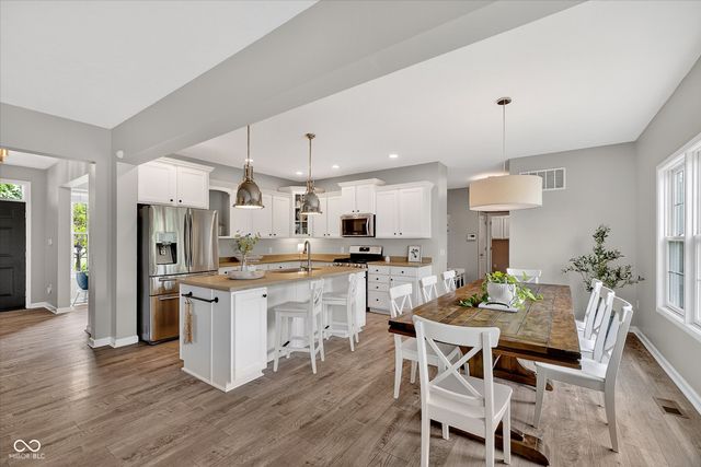 13714 Heatherfield Drive W, Fishers, IN 46038