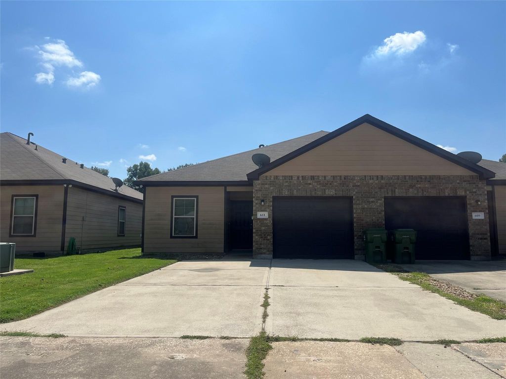 605 Rosewood Street, Dayton, TX 77535