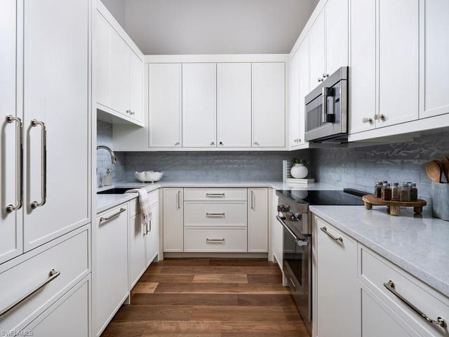 601 Carica RD, Naples, FL 34108