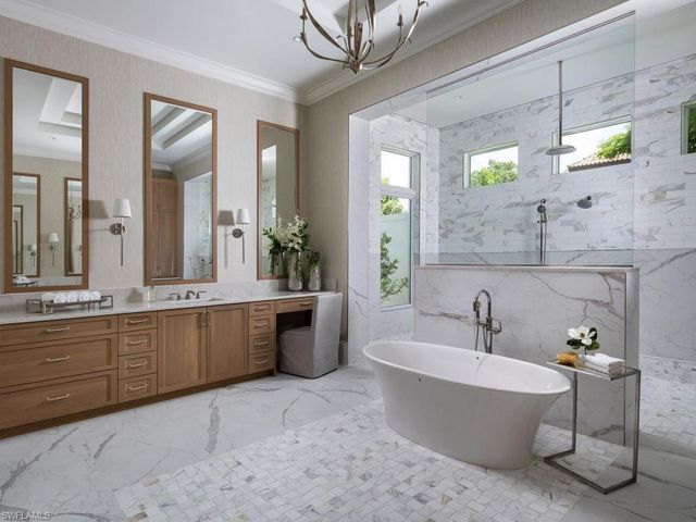 601 Carica RD, Naples, FL 34108