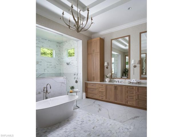 601 Carica RD, Naples, FL 34108