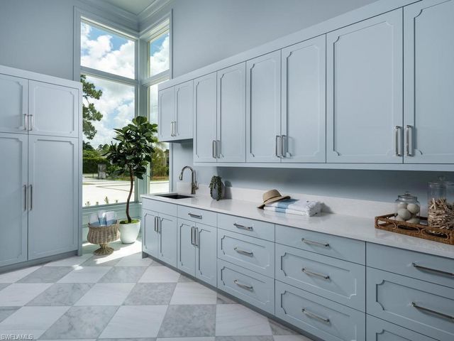 601 Carica RD, Naples, FL 34108