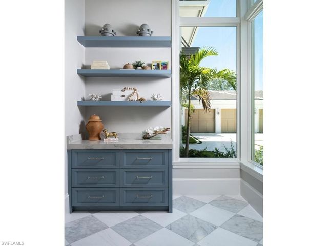 601 Carica RD, Naples, FL 34108