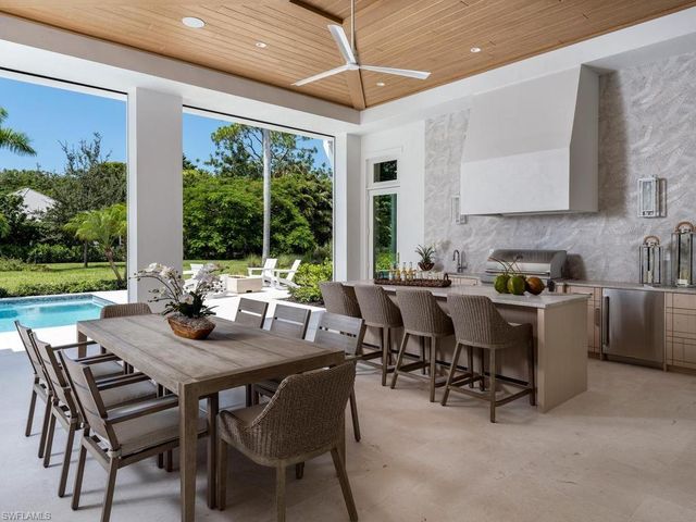 601 Carica RD, Naples, FL 34108