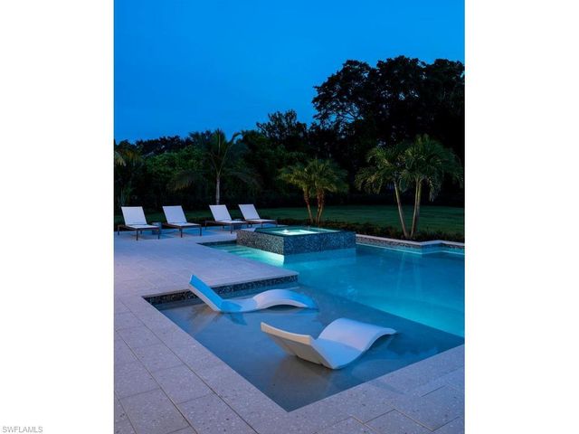 601 Carica RD, Naples, FL 34108